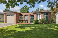 2121 Meadowview Road, Peterborough, ON K9L 1S5