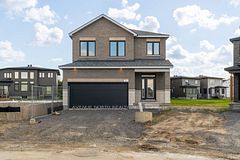 263 Ginebik Way, Blossom Park - Airport and Area, ON K1X 0H5
