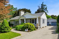 6 Kerman Avenue, Grimsby, ON L3M 3W4