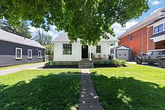 131 Bruce Street S, Blue Mountains, ON N0H 2P0