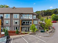 2-101 Tree Tops Lane, Huntsville, ON P1H 1A9