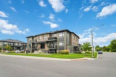 55 Overberg Way D, Kanata, ON K2S 2Y4