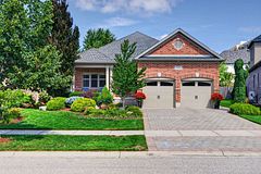 3182 Pincombe Drive, London South, ON N6L 0B4