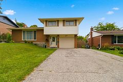 7 Crestwood Drive 1, Cambridge, ON N1S 3N8