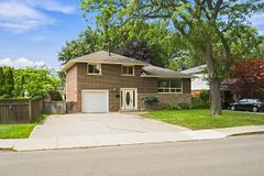 7 Delmar Drive, Hamilton, ON L9C 1J2
