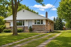 22 Kelson Avenue S, Grimsby, ON L3M 4C3