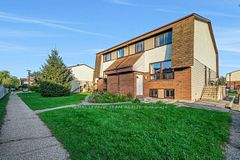 13 Woodvale Green Drive 100, South of Baseline to Knoxdale, ON K2G 4H1