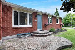 1401 Metz Crescent, Overbrook - Castleheights and Area, ON K1K 3Z7