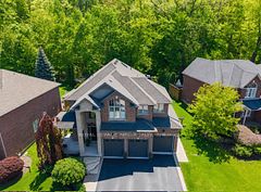 27 Bell Avenue, Grimsby, ON L3M 1B2