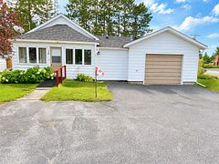 18 Eagle Lake Road, South River, ON P0A 1X0