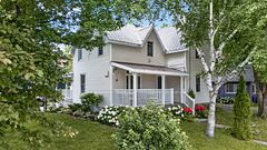 12 Caroline Street E, Huntsville, ON P1H 2B4