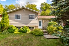 151 Main Street W, Huntsville, ON P1H 1X8