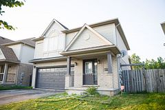 685 North Leaksdale Circle, London South, ON N6M 1M1