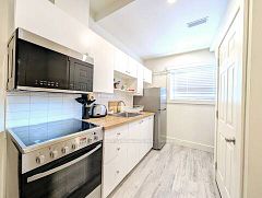 1064 Barton Street Apt 1, Hamilton, ON L8L 3E5