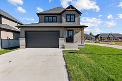 34 Postma Crescent, North Middlesex, ON N0M 1A0
