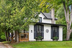 26 Sherbourne Street N, Bancroft, ON K0L 1C0
