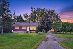 513 County road 2, Front of Leeds & Seeleys Bay, ON K7G 2V4