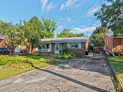 328 McKenzie Avenue, North Bay, ON P1B 7E2