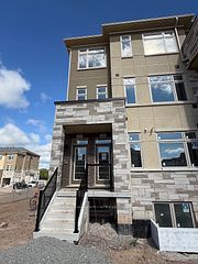 933 North Waterdown Drive, Hamilton, ON L8B 1W3