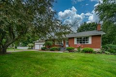 28 Southcrest Drive, Greater Napanee, ON K7R 3K2