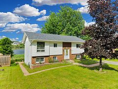 94 Brunel Road, Huntsville, ON P1H 1R1