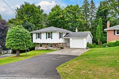 12 Anthony Court, Huntsville, ON P1H 1T2