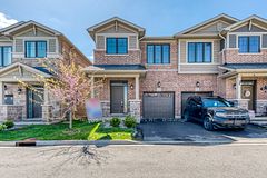 35 Pelican Lane, Hamilton, ON L8K 0A4