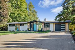50 Oak Avenue, Hamilton, ON L9H 4Y9