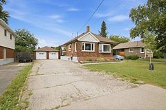 310 Caledon Avenue, Hamilton, ON L9C 3E2