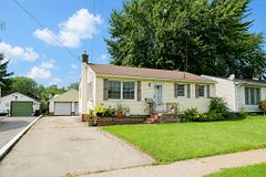 28 Marshall Avenue, Welland, ON L3C 2N2