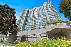 75 Queen Street N 2206, Hamilton, ON L8R 3J3