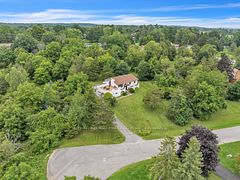 2 Stonehead Circle, Kingston, ON K7L 4V1