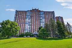 2759 Carousel Crescent 704, Blossom Park - Airport and Area, ON K1T 2N5