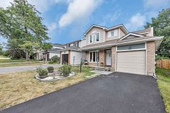 16 Hawley Crescent, Kanata, ON K2M 1T3