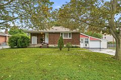 15 Elvins Gardens, Belleville, ON K8P 2T2