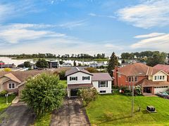 5 Harbourview Crescent, Prince Edward County, ON K0K 3L0