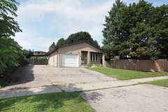 870 Strasburg Road, Kitchener, ON N2E 2K4
