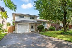 20 Bishop Court, Kitchener, ON N2B 2S1