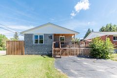 10 Selkirk Street, Petawawa, ON K8H 1N9