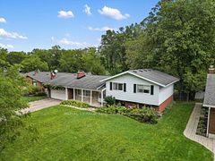 21 Parklane Crescent, St. Catharines, ON L2T 3T9