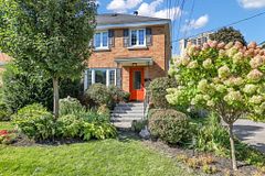 174 Compton Avenue, Woodroffe, ON K2B 5A7