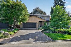 22 Lynhurst Avenue, Billings Bridge - Riverside Park and Area, ON K1V 9W7