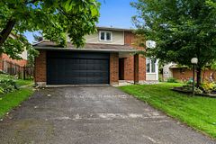 59 Naismith Crescent, Kanata, ON K2L 2K7