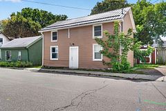 196 York Street, Kingston, ON K7K 1R4
