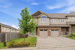 8 Jeffrey Drive, Guelph, ON N1E 0L6