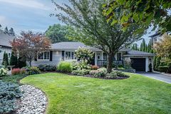 66 Garden Avenue, Hamilton, ON L9G 2J5