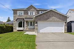 1791 Queensdale Avenue, Blossom Park - Airport and Area, ON K1T 1J7