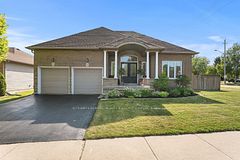 2 Rapley Boulevard, Port Hope, ON L1A 4J7
