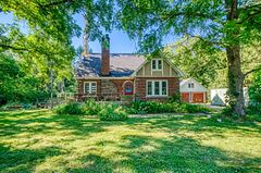 1853 Governors Road, Hamilton, ON L9H 5E3