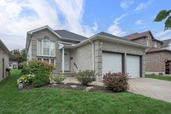 703 Bramblewood Place, London South, ON N6K 4Y3